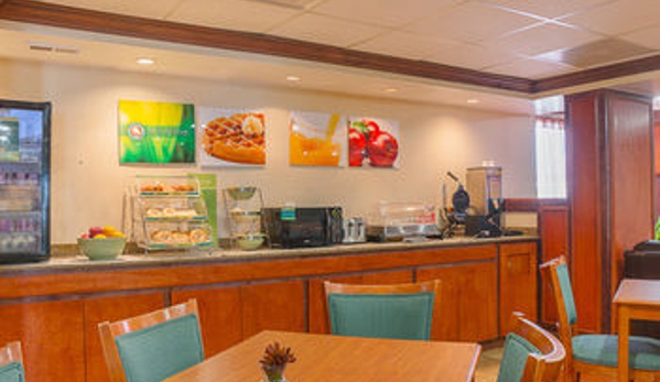 Quality Inn & Suites Detroit Metro Airport - Romulus, MI