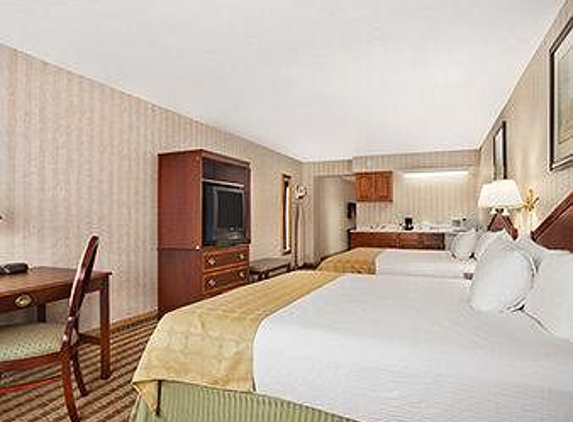 Ramada by Wyndham Saginaw Hotel & Suites - Saginaw, MI
