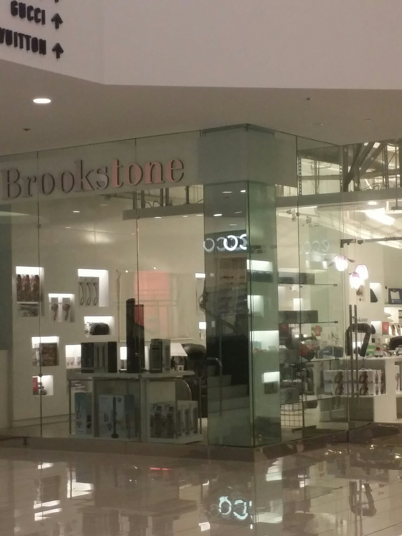 Brookstone Pasadena CA 91101