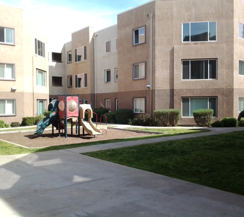 THE CAMELLIAS APARTMENTS AND HOMES - Bakersfield, CA