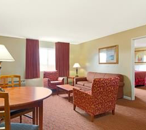 Days Inn & Suites by Wyndham St. Louis/Westport Plaza - Saint Louis, MO