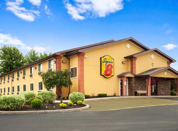 Super 8 by Wyndham Oneida Verona - Oneida, NY