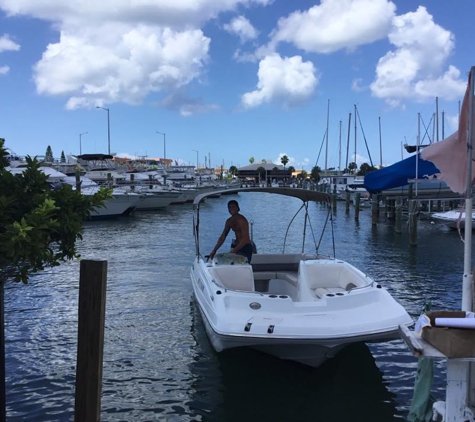 Mad Beach Boat Rentals - Saint Petersburg, FL