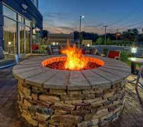 Fairfield Inn & Suites - Jackson, TN