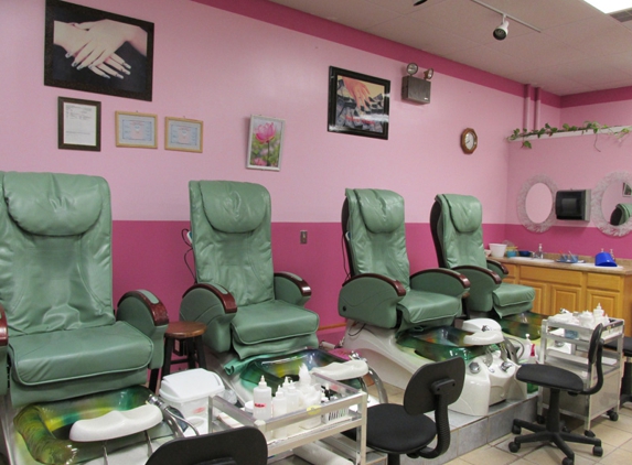 Mya's Nail Salon - Doylestown, PA