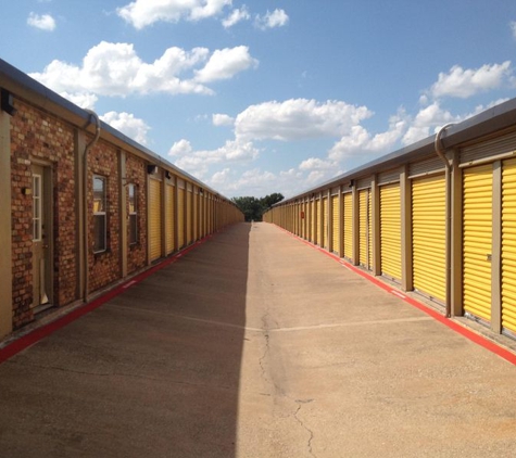 Life Storage - Arlington, TX