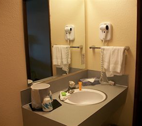 Guesthouse Inn & Suites - Springfield, OR