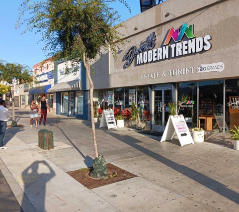 Darrell's Modern Trends Thrift Store - San Diego, CA