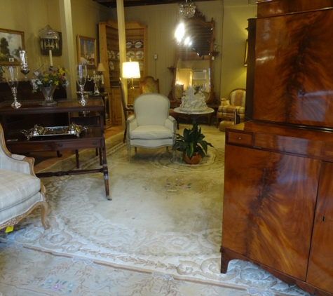 Midiri Antiques - Lambertville, NJ. Midiri Antiques
49 N. Union St
Lambertville, NJ