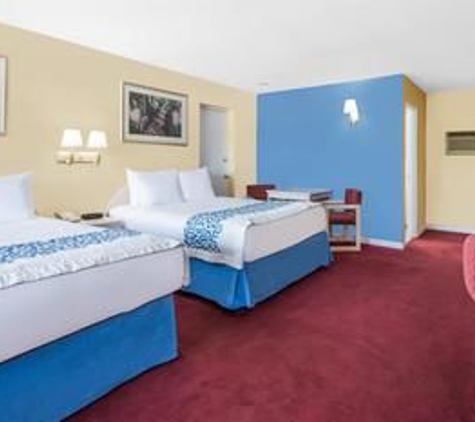 Days Inn - Hicksville, NY