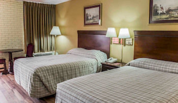 Econo Lodge - Creedmoor, NC