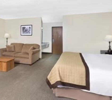 Baymont Inn & Suites - Green Bay, WI