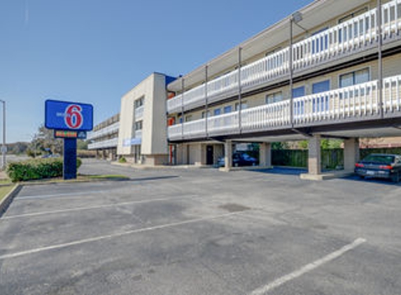 Motel 6 - Norfolk, VA