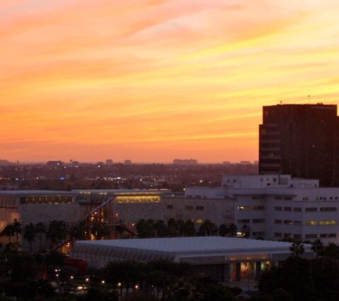 Park La Brea Apartments - Los Angeles, CA