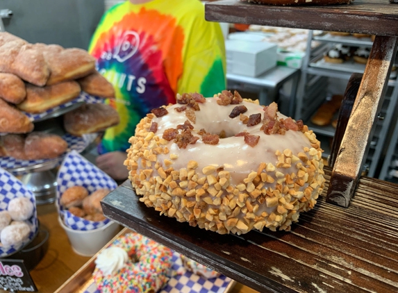 DG Doughnuts - Oakland, FL