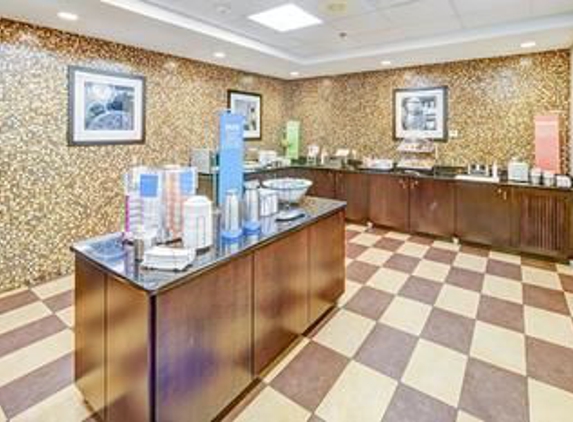 Hampton Inn & Suites Cleveland-Airport/Middleburg Heights - Middleburg Heights, OH