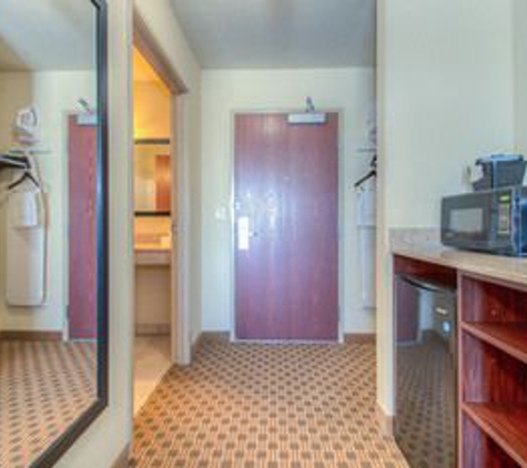 Cobblestone Inn & Suites - Wray, CO