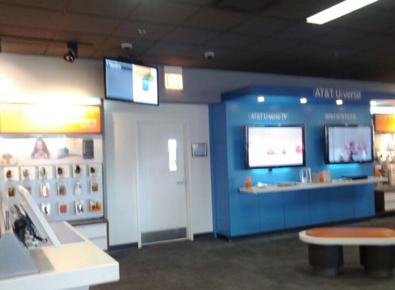 AT&T Store - Chicago, IL