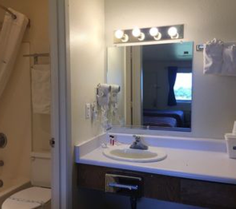 Travelodge by Wyndham Clearlake - Clearlake, CA