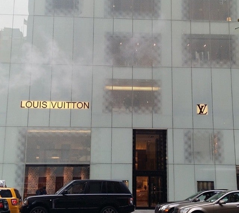 Louis Vuitton New York Saks Fifth Ave - New York, NY
