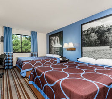 Super 8 by Wyndham Columbus - Columbus, IN