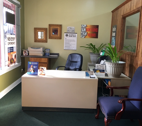 Jackson's Income Tax Services Plus - Albany, GA. Receptionist Area