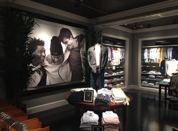 Abercrombie & Fitch - Santa Monica, CA