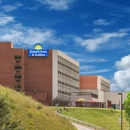 Days Inn & Suites by Wyndham Sutton Flatwoods - Motels