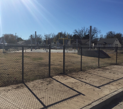 Brueggemann Fencing & Staining - Enid, OK. Chain link, galvanized, black vinyl coated