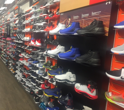 Hibbett Sports - Effingham, IL