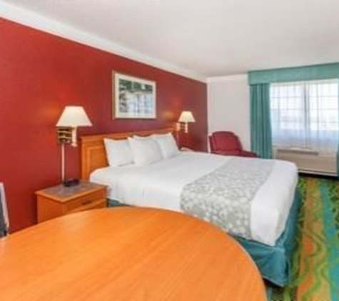 Days Inn & Suites by Wyndham Arlington Heights - Arlington Heights, IL