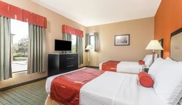 Days Inn & Suites by Wyndham Lakeland - Lakeland, FL