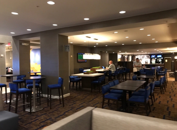 Courtyard by Marriott - Overland Park, KS