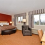 Clackamas Inn & Suites