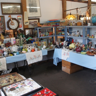 Allegan Antiques Market - Allegan, MI