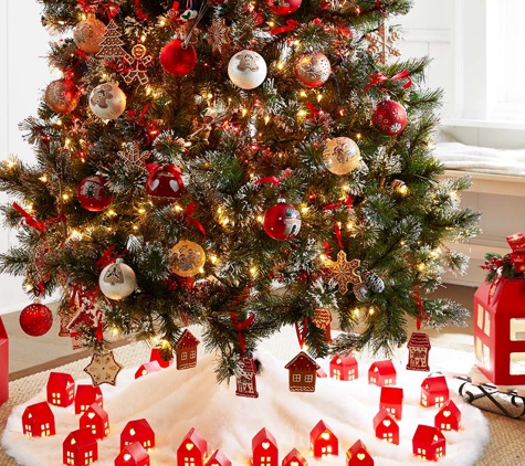 Cadeaux Christmas Interior Decorating - Dallas, TX. Gingerbread Tree