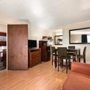 Days Inn & Suites by WyndhamFort Bragg/Cross Creek Mall - Motels