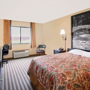 Super 8 by Wyndham Iowa Falls - Motels