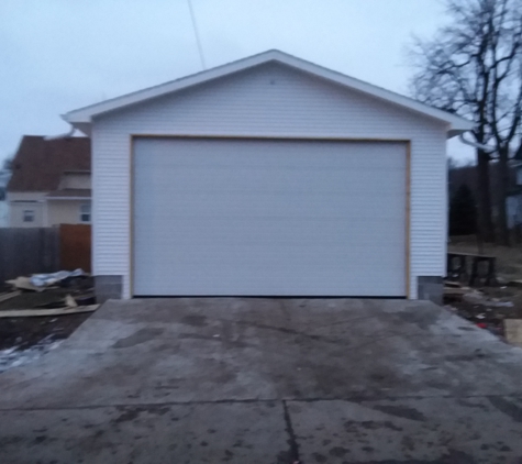 JS CUSTOM CONSTRUCTION LLC - Sioux City, IA. 2019 garage 28x24