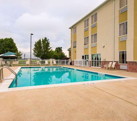 Quality Inn Spring Mills - Martinsburg North - Falling Waters, WV