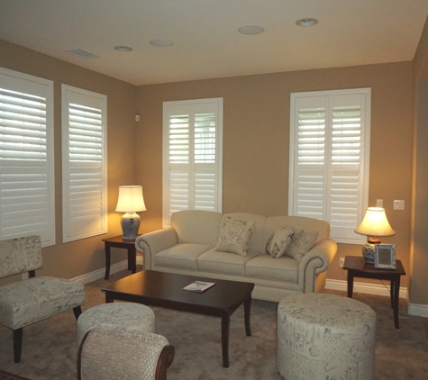 Benjamin Draperies - San Dimas, CA. Living Room Motorized Silhouette Shades by Benjamin Draperies – San Dimas, CA