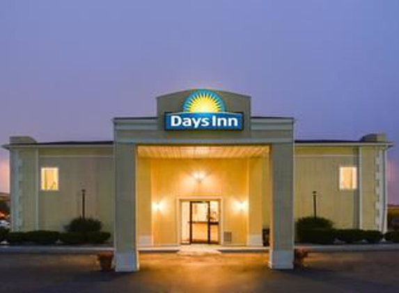 Days Inn by Wyndham Indianapolis East Post Road - Indianapolis, IN