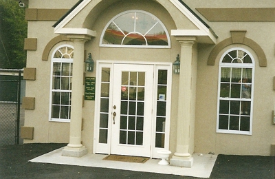 The Front Porch Ceiling With The Completed Fascia And Soffit Installing The Vinyl Siding Building Our Schumacher Home P Vinyl Siding Siding Porch Ceiling