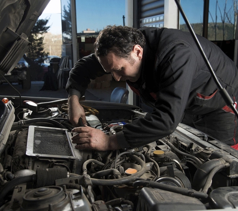 Thompson's Auto Service - Mayfield, NSW