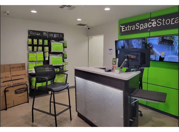 Extra Space Storage - Los Angeles, CA