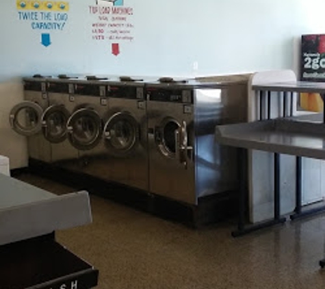 Dew Drop Laundry - Florissant, MO. Cleanest laundromat ever!!!