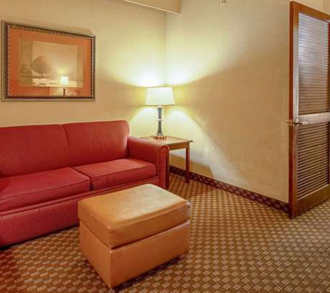 Quality Suites - San Antonio, TX