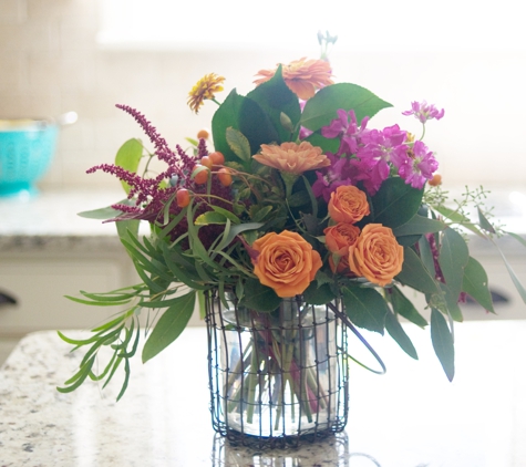 A Village of Flowers - Nashville, TN. Gorgeous arrangement!