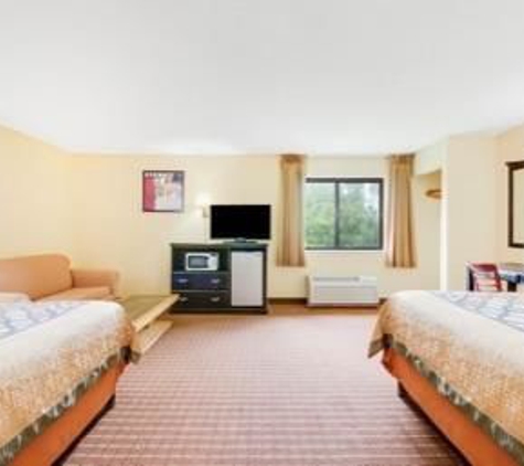 Super 8 by Wyndham Kutztown/Allentown Area - Kutztown, PA