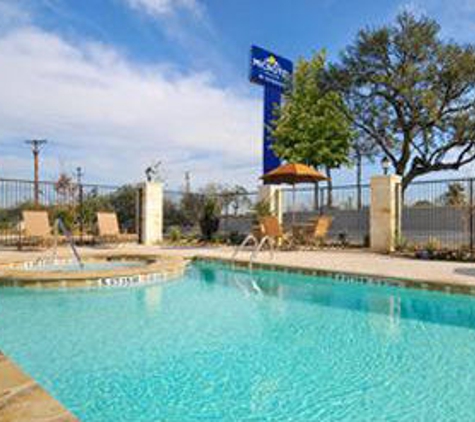 Microtel Inn & Suites by Wyndham San Antonio by Seaworld - San Antonio, TX